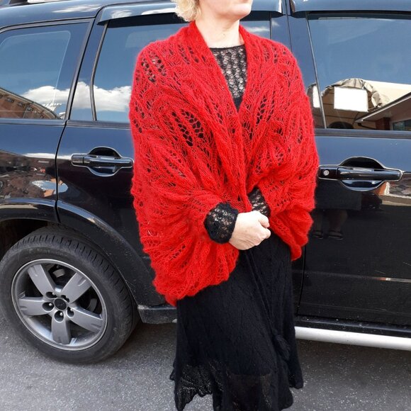 Hand-Knit Mohair Wrap – Vibrant Red – Oversized & Lightweight – One-of-a-Kind - Picture 2 of 4